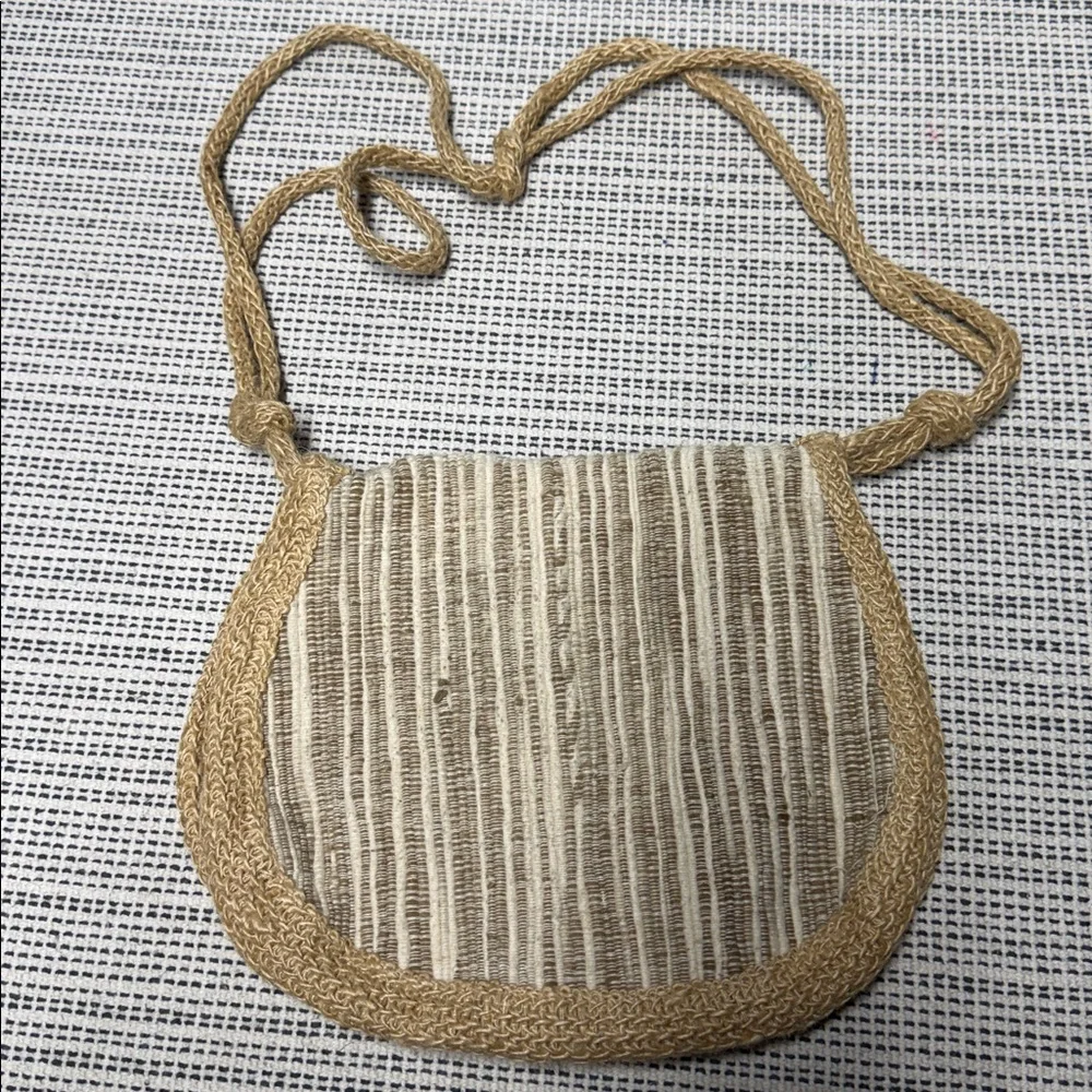 Stylish Tan and Cream Woven natural Shoulder Bag - Picture 2 of 8